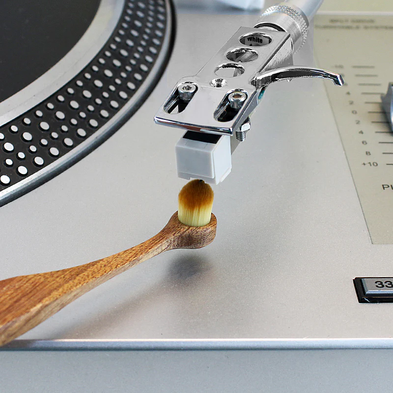 Wooden Stylus Cleaning Brush (Sapele Handle) - Image 3